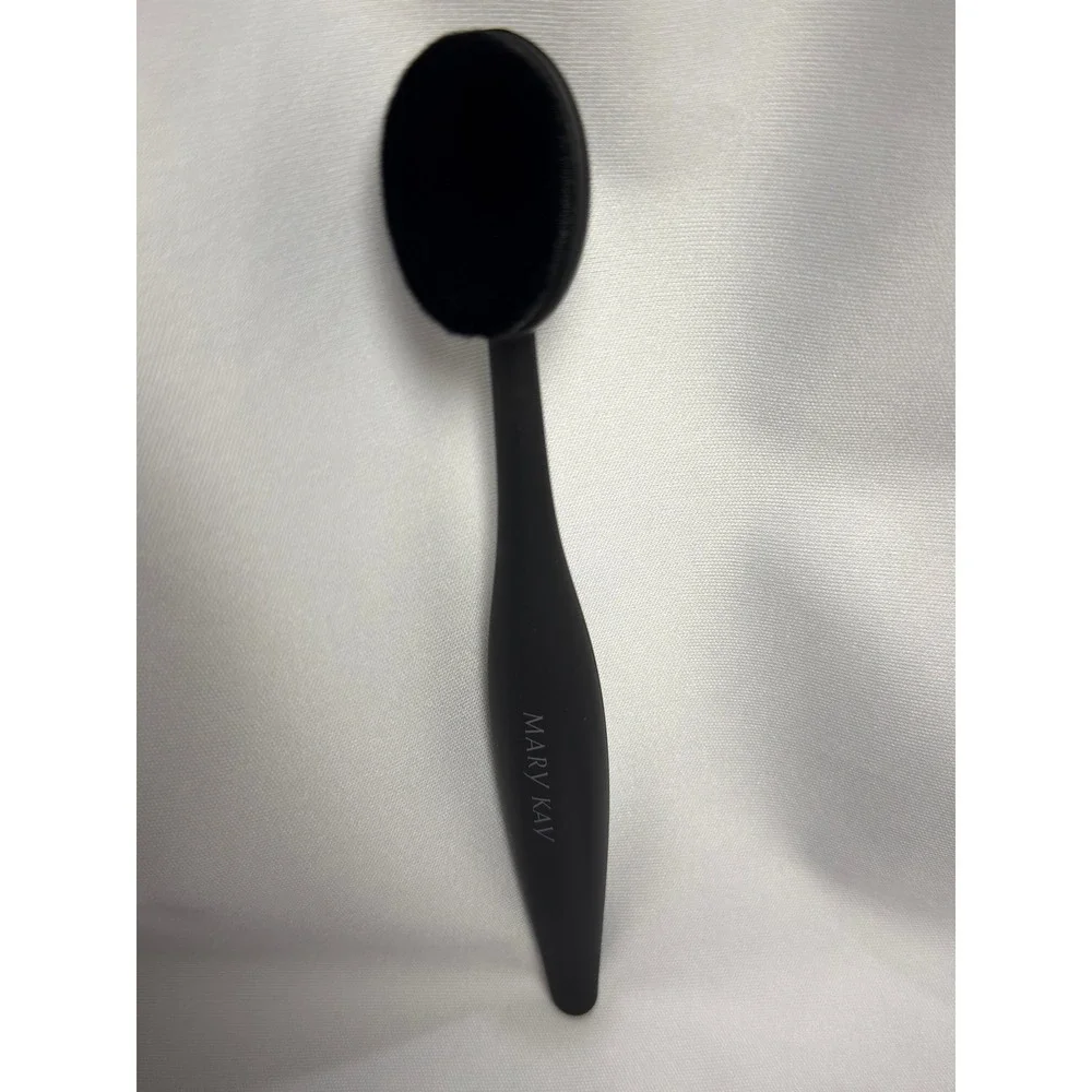 New Mary Kay Brush Set All-Over Powder Brush and Oval Blending Brush New